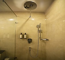 HUE GUH The Porto Candolim