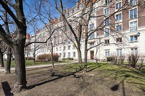 Studio Al. Wyzwolenia 10 by Renters