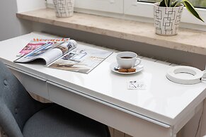 Studio Al. Wyzwolenia 10 by Renters