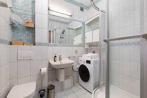 Studio Al. Wyzwolenia 10 by Renters