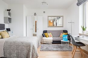 Studio Al. Wyzwolenia 10 by Renters