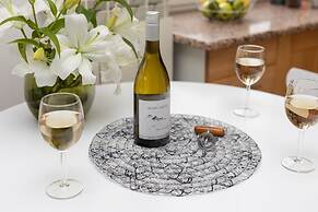 Studio Al. Wyzwolenia 10 by Renters