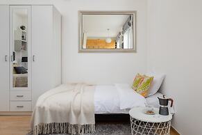 Studio Al. Wyzwolenia 10 by Renters