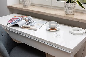 Studio Al. Wyzwolenia 10 by Renters