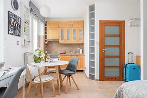 Studio Al. Wyzwolenia 10 by Renters