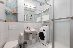 Studio Al. Wyzwolenia 10 by Renters