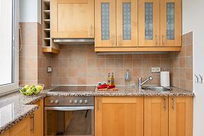 Studio Al. Wyzwolenia 10 by Renters