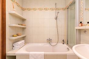 Apartment Al. Wyzwolenia 10 by Renters