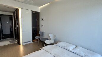 Yeongjong Shine Hotel