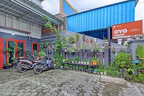 OYO 3012 Coupis Guesthouse Syariah