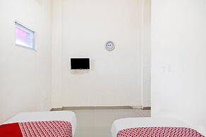 OYO 3051 Stm Suite Near Amplas Bus Terminal