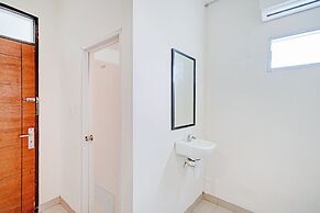 OYO 3051 Stm Suite Near Amplas Bus Terminal