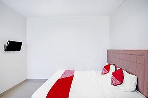 OYO 3051 Stm Suite Near Amplas Bus Terminal