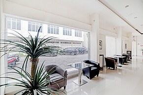 OYO 3051 Stm Suite Near Amplas Bus Terminal