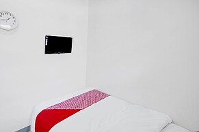 OYO 3051 Stm Suite Near Amplas Bus Terminal