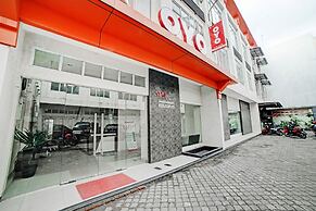 OYO 3051 Stm Suite Near Amplas Bus Terminal