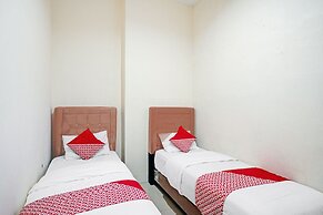OYO 3051 Stm Suite Near Amplas Bus Terminal