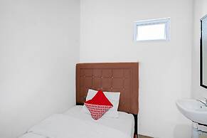 OYO 3051 Stm Suite Near Amplas Bus Terminal