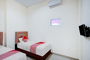 OYO 3051 Stm Suite Near Amplas Bus Terminal