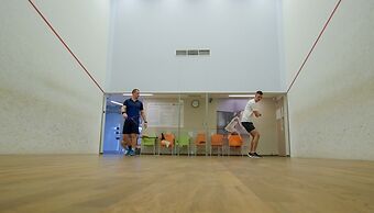Eleven Business & Sport Hotel
