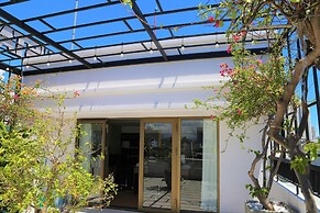 Flower Beachstay & Coffee