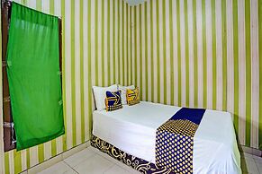 SPOT ON 92673 Gang Songo Syariah HomestayNearWisata Osing