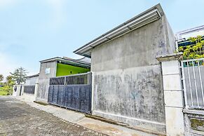 SPOT ON 92673 Gang Songo Syariah HomestayNearWisata Osing