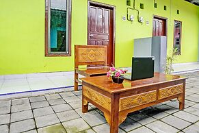 SPOT ON 92673 Gang Songo Syariah HomestayNearWisata Osing