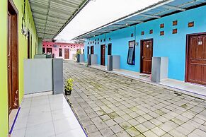 SPOT ON 92673 Gang Songo Syariah HomestayNearWisata Osing