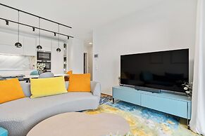 Stylish Luxurious Apt w Pool & Gym ID214