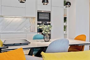 Stylish Luxurious Apt w Pool & Gym ID214