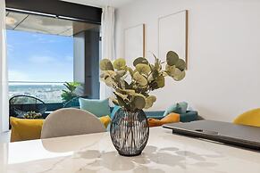 Stylish Luxurious Apt w Pool & Gym ID214