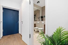 Stylish Luxurious Apt w Pool & Gym ID214