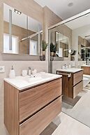 Stylish Luxurious Apt w Pool & Gym ID214