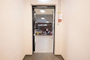 Stylish Luxurious Apt w Pool & Gym ID214