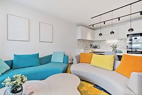 Stylish Luxurious Apt w Pool & Gym ID214