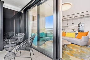 Stylish Luxurious Apt w Pool & Gym ID214