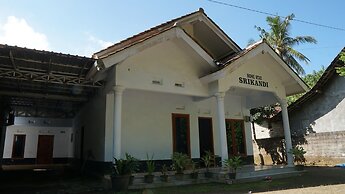 SPOT ON 92689 Homestay Srikandi Pulau Merah BeachNearPantai Pancer