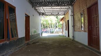 SPOT ON 92689 Homestay Srikandi Pulau Merah BeachNearPantai Pancer