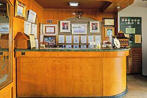 Super OYO Collection O 92690 Hotel Limas