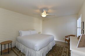 15 Fairways 2 Bedroom Condo by RedAwning