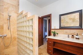 Pristine Bay 1106 4 Bedroom Home by RedAwning