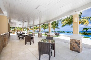 Pristine Bay 1106 4 Bedroom Home by RedAwning