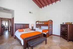 Pristine Bay 1106 4 Bedroom Home by RedAwning