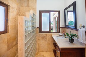 Pristine Bay 1106 4 Bedroom Home by RedAwning