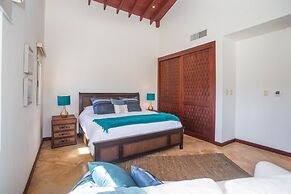 Pristine Bay 1106 4 Bedroom Home by RedAwning