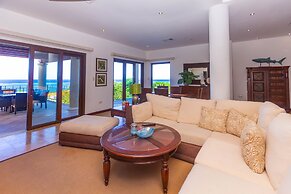 Pristine Bay 1106 4 Bedroom Home by RedAwning