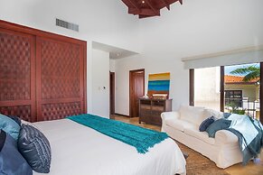 Pristine Bay 1106 4 Bedroom Home by RedAwning