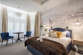 Astoria Boutique Suites - by BQA