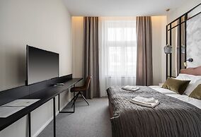 Astoria Boutique Suites - by BQA
